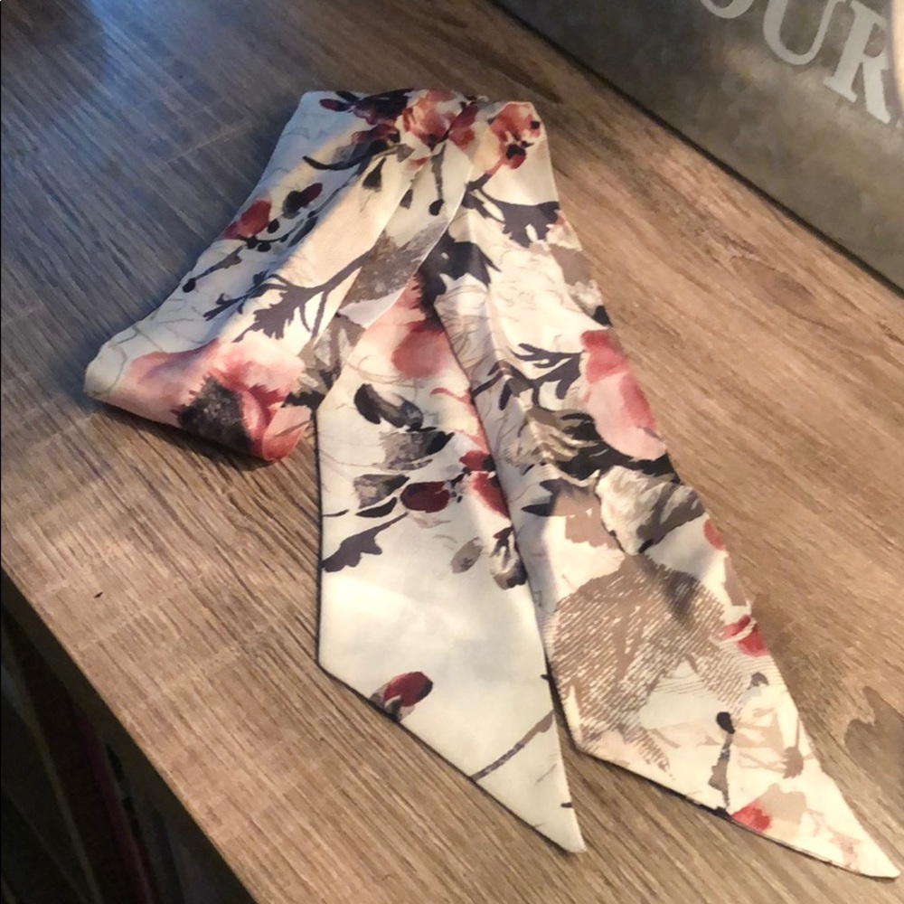 Skinny scarf